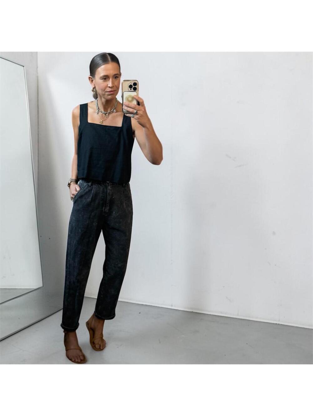 Black Square Neck Sleeveless Crop Top